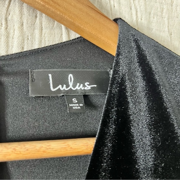 Lulu’s Women's Black Velvet V-Neck 3/4 Sleeve Knee Length Sheath Dress Size S - Picture 10 of 10